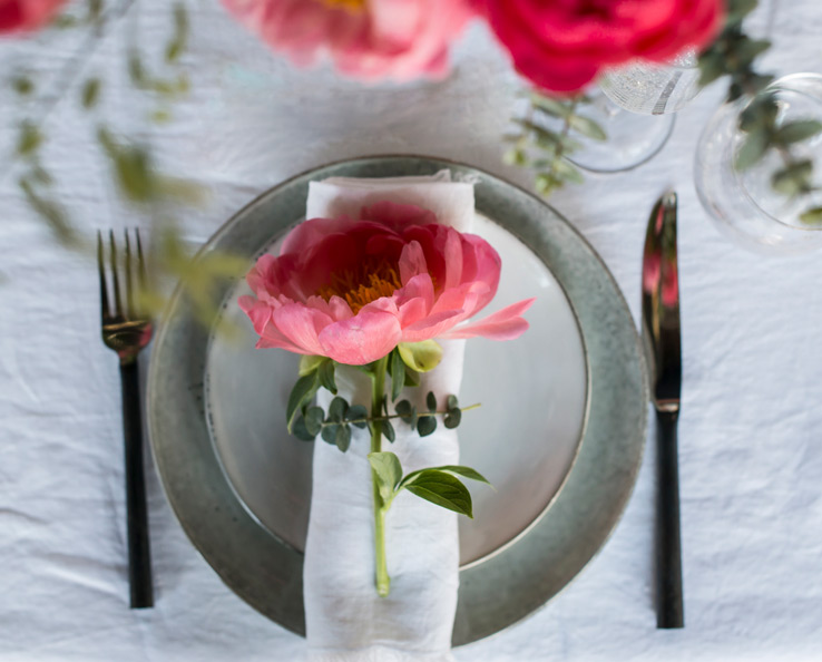 floriss-borddekking-blomster-pynting-peoner-2.jpg