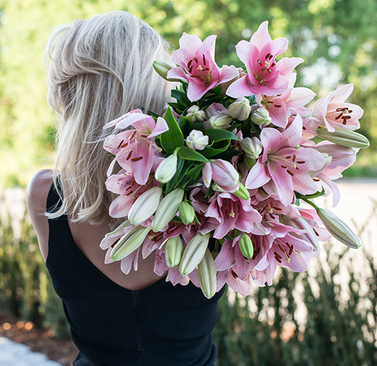 liljer-er-snittblomstenes-ballerina-vakre-i-alle-farger-og-oppsatser.jpg