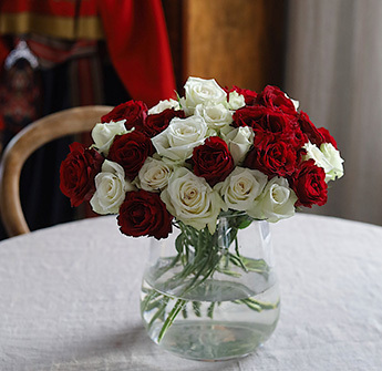 snittblomster-i-flaggets-farger-roser.jpg